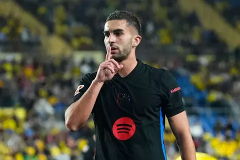 لن يغيب عن الملاعب.. برشلونة يكشف طبيعة إصابة فيران توريس